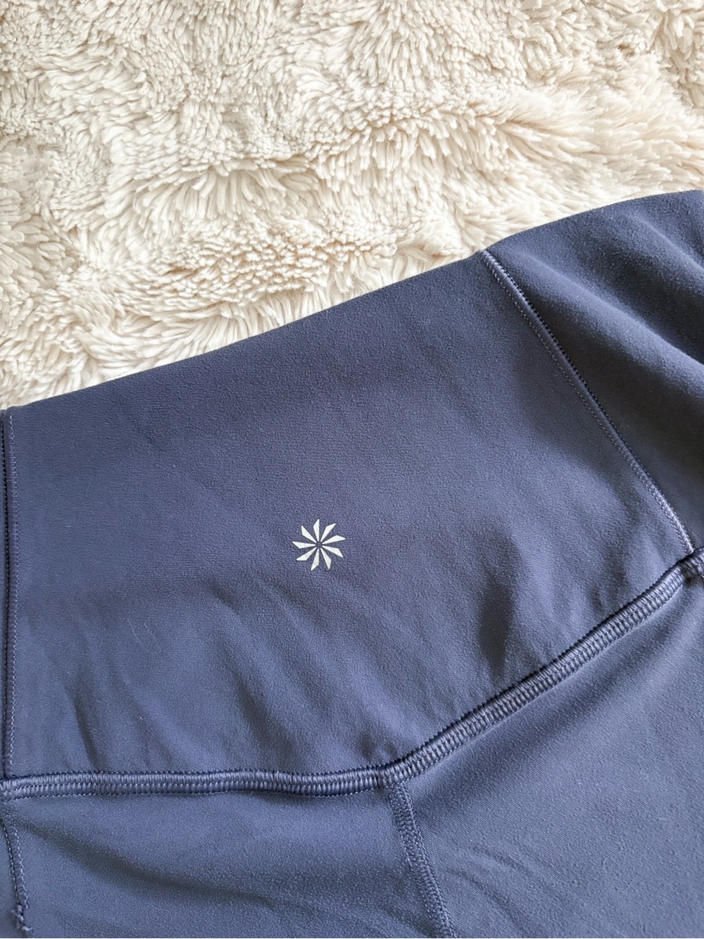 Athleta Salutation Stash Pocket II Capri XS Navy High Rise Leggings - Picture 5 of 5